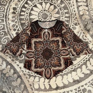 Dress Barn flare sleeve keyhole top, neutral colors, size petite large EUC!